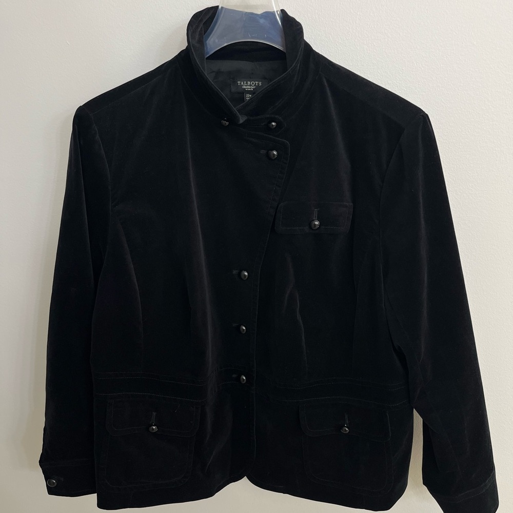 NWOT Talbots Women’s Size 22 Black Velvet Military Style Jacket with 3 pockets.